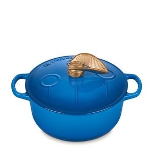 LE CREUSET HARRY POTTER™ QUIDDITCH MARSEILLE BLUE CAST IRON 20CM ROUND CASSEROLE